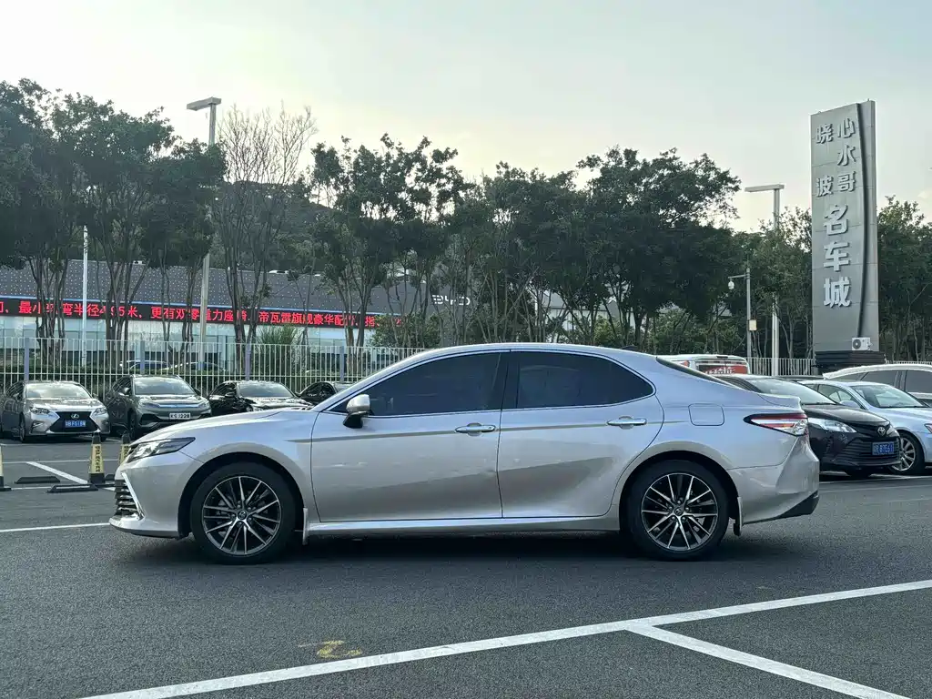 Toyota Camry — миниатюра 4