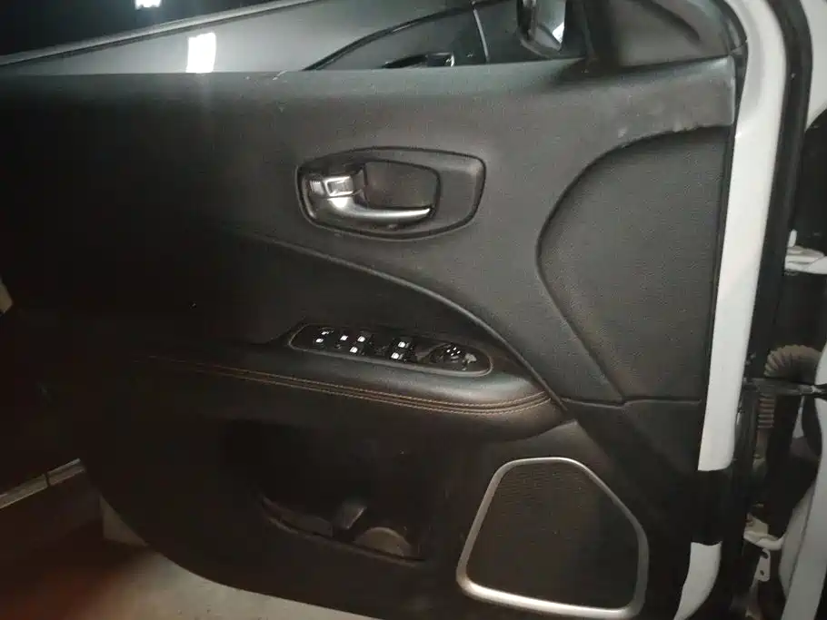Jeep Compass — миниатюра 7