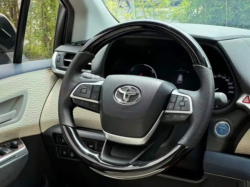 Toyota Sienna — миниатюра 5