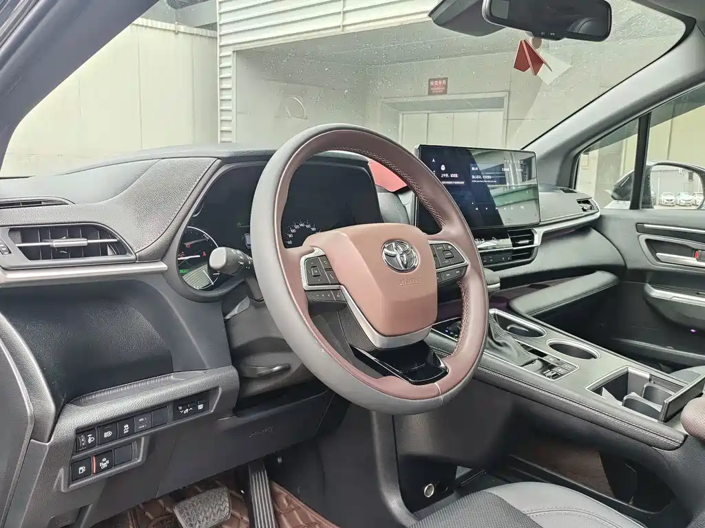 Toyota Sienna — миниатюра 8