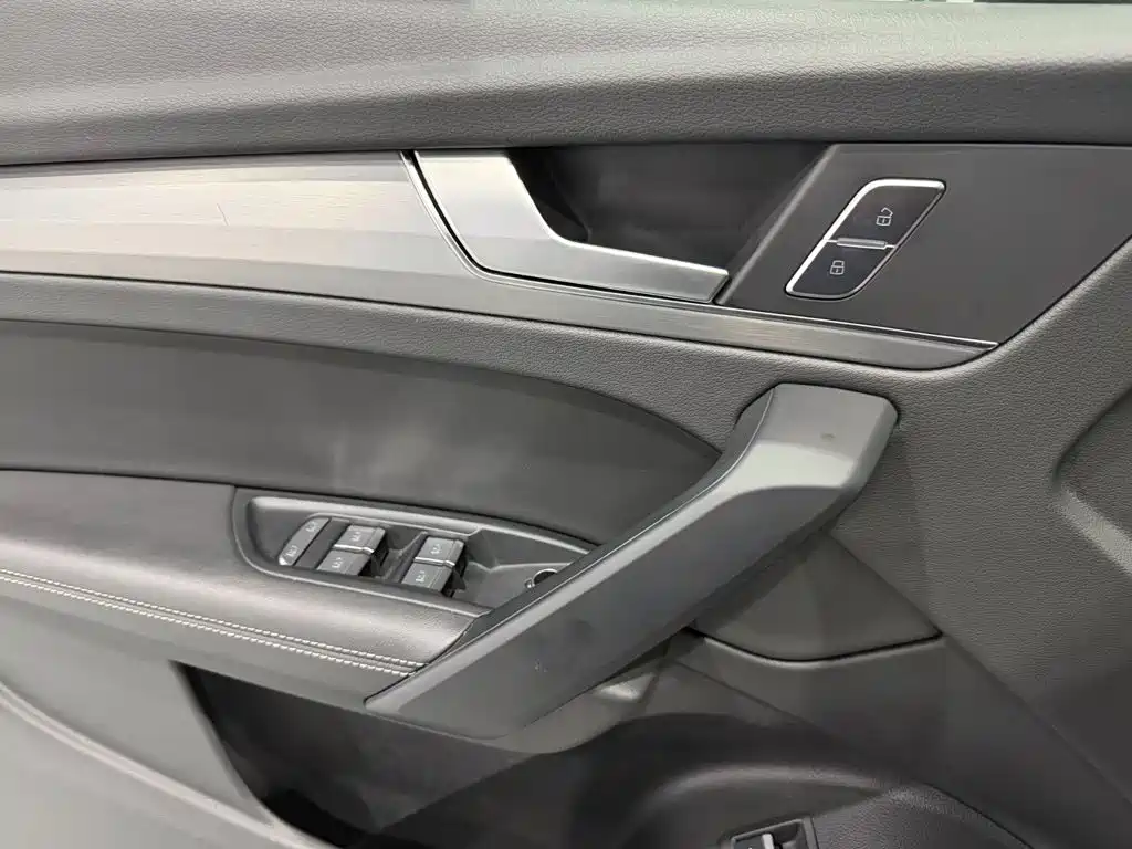 Audi Q5L 2024 Черный из Китая