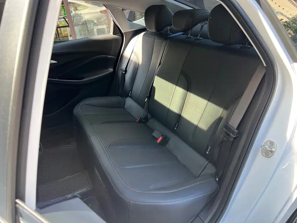 Buick Verano — миниатюра 9