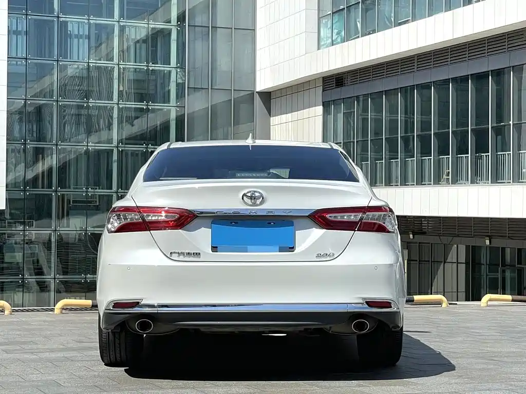 Toyota Camry — миниатюра 5