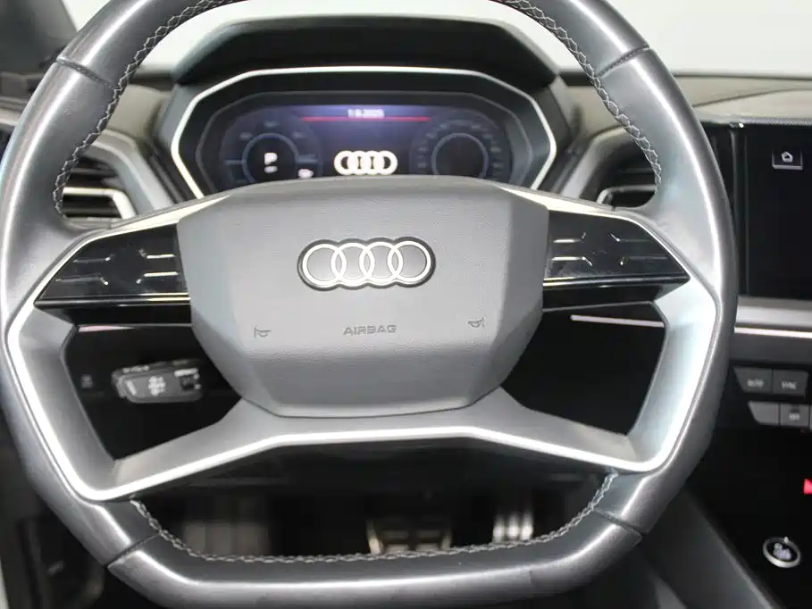 Audi Q4 e-tron — миниатюра 10