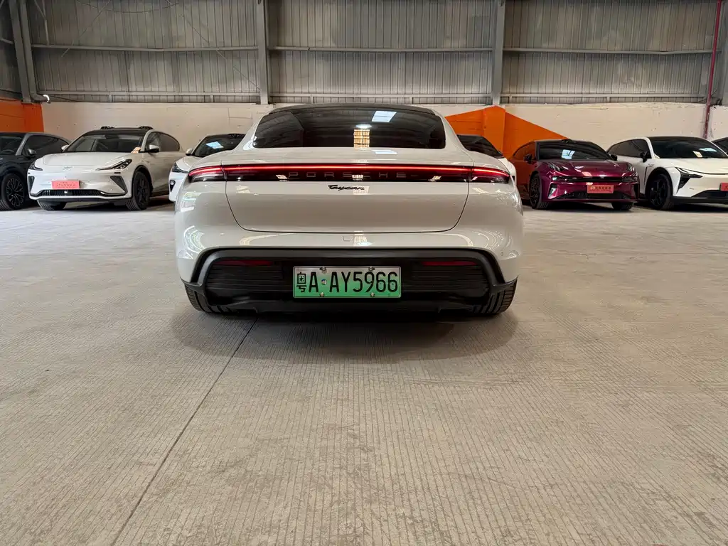 Porsche Taycan — миниатюра 8