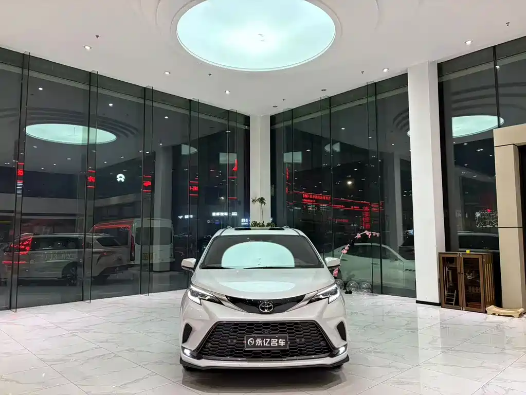 Toyota Granvia — миниатюра 2