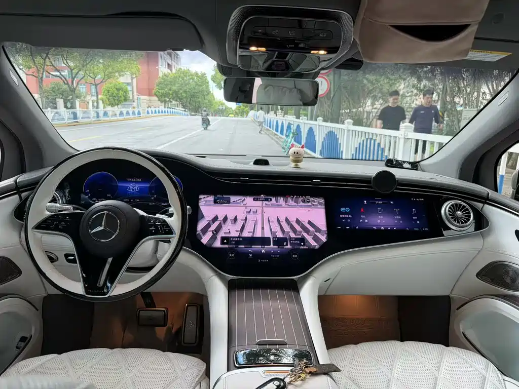 Mercedes-Benz EQS SUV — миниатюра 7