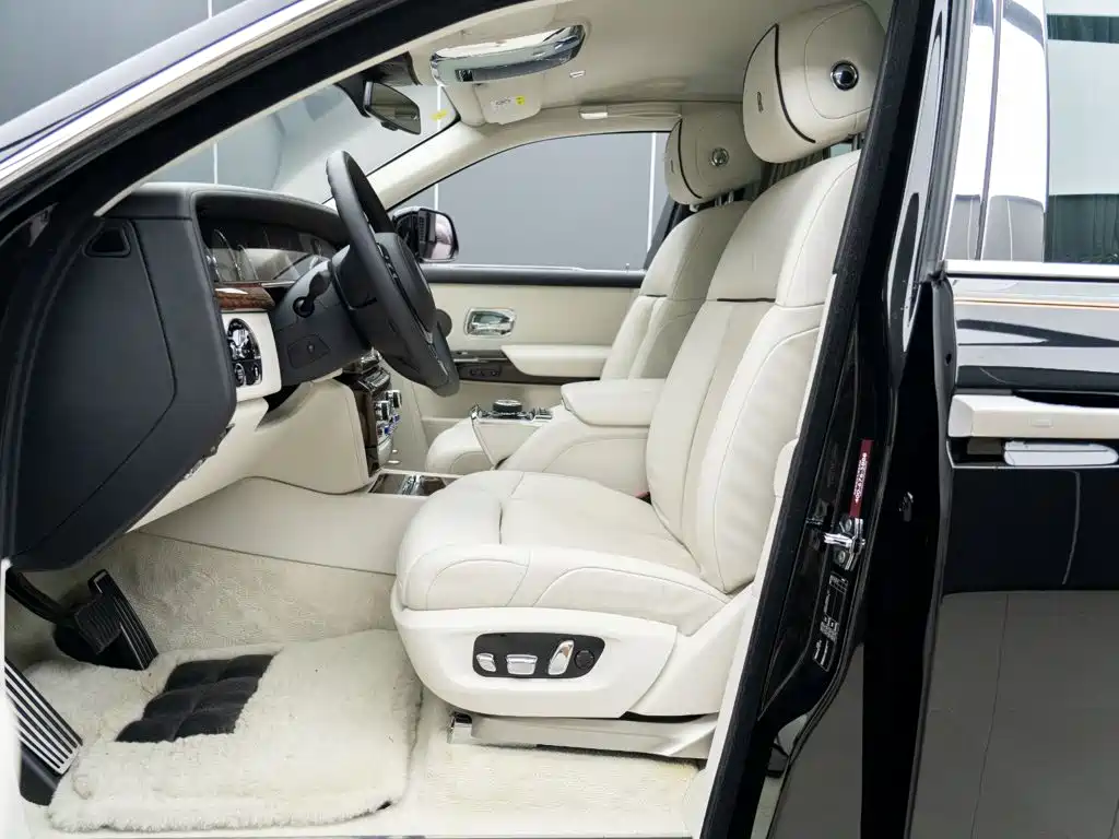 Rolls-Royce Phantom — миниатюра 10