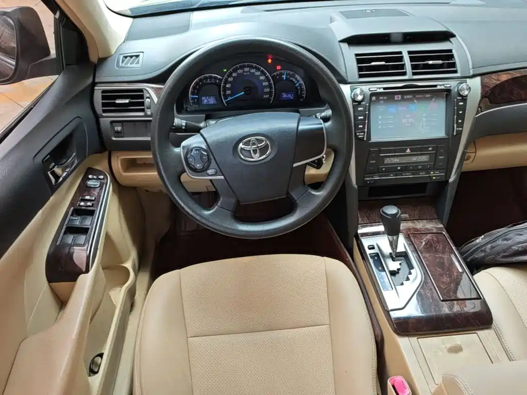 Toyota Camry — миниатюра 11