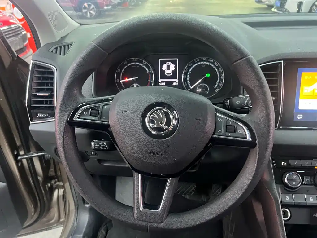 Skoda Karoq — миниатюра 12