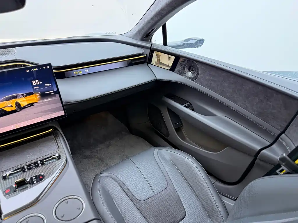 LOTUS SPORTS CAR EMEYA FLOWERS