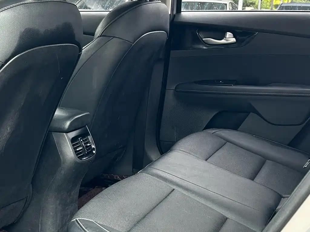 Kia K3 - фото 4