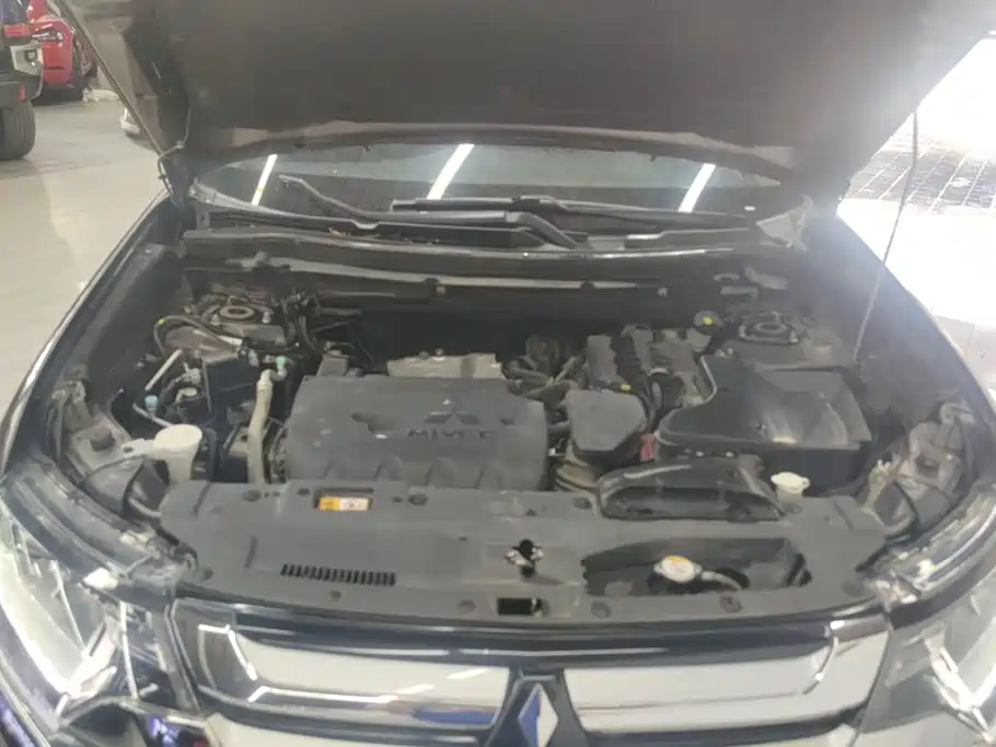 Mitsubishi Outlander — миниатюра 10