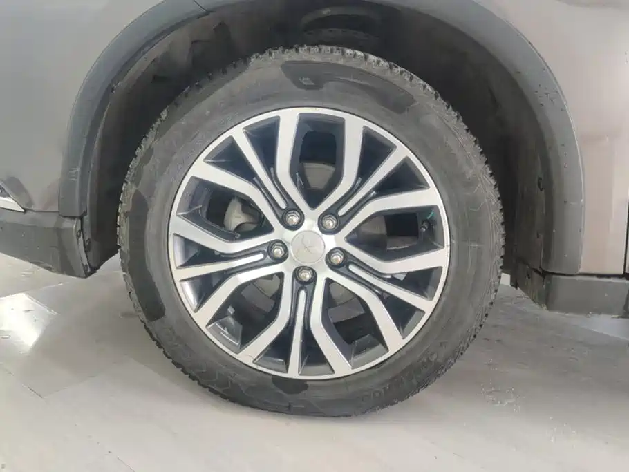 Mitsubishi Outlander — миниатюра 6
