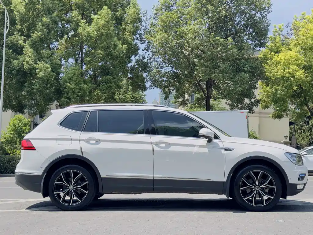 Volkswagen Tiguan L — миниатюра 19