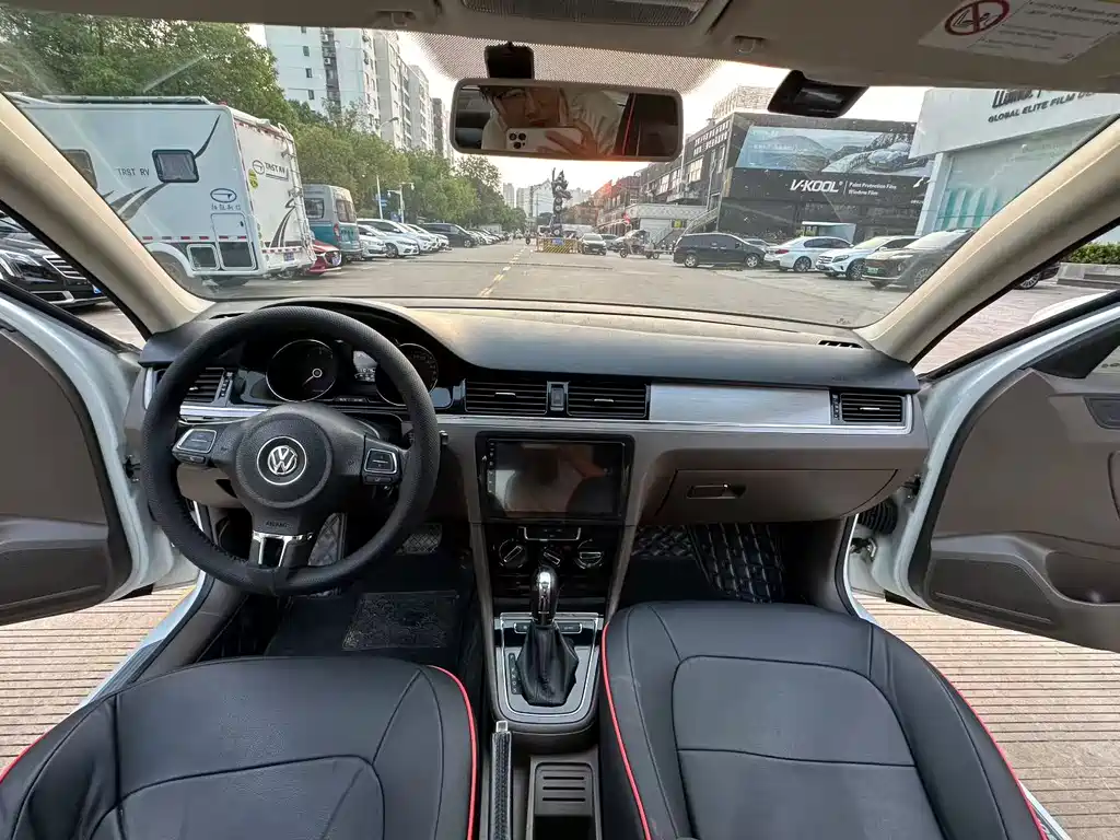 Volkswagen Bora 2015 1.6L AT Comfort