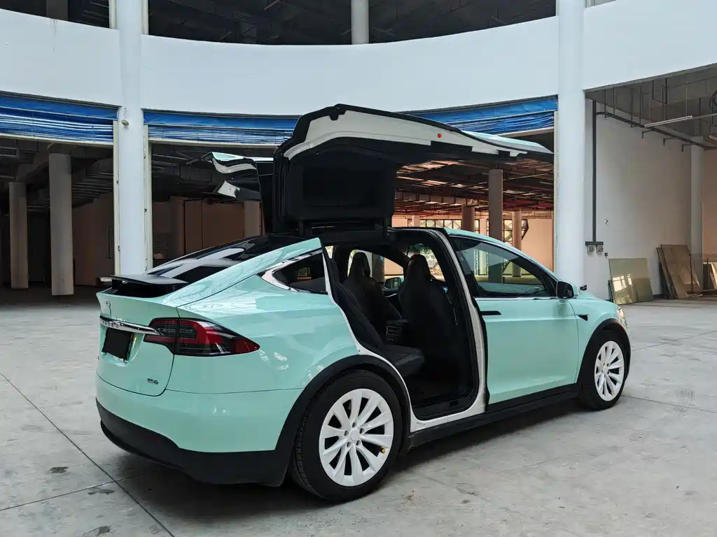 TESLA MODEL X