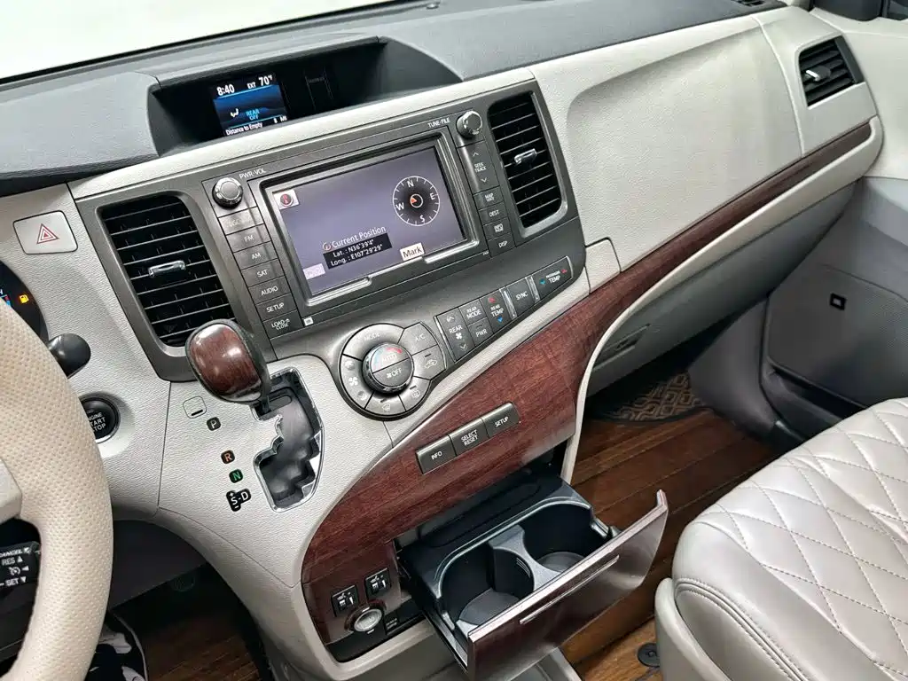 Toyota Sienna — миниатюра 19