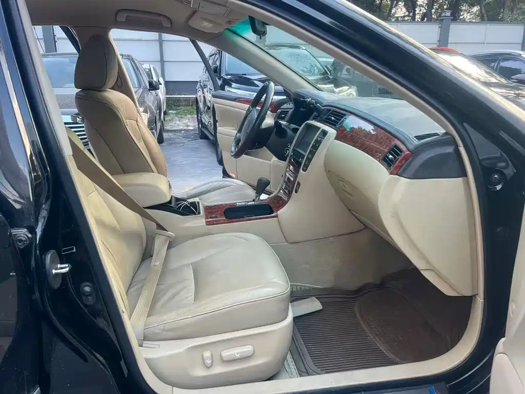 Toyota Crown — миниатюра 11