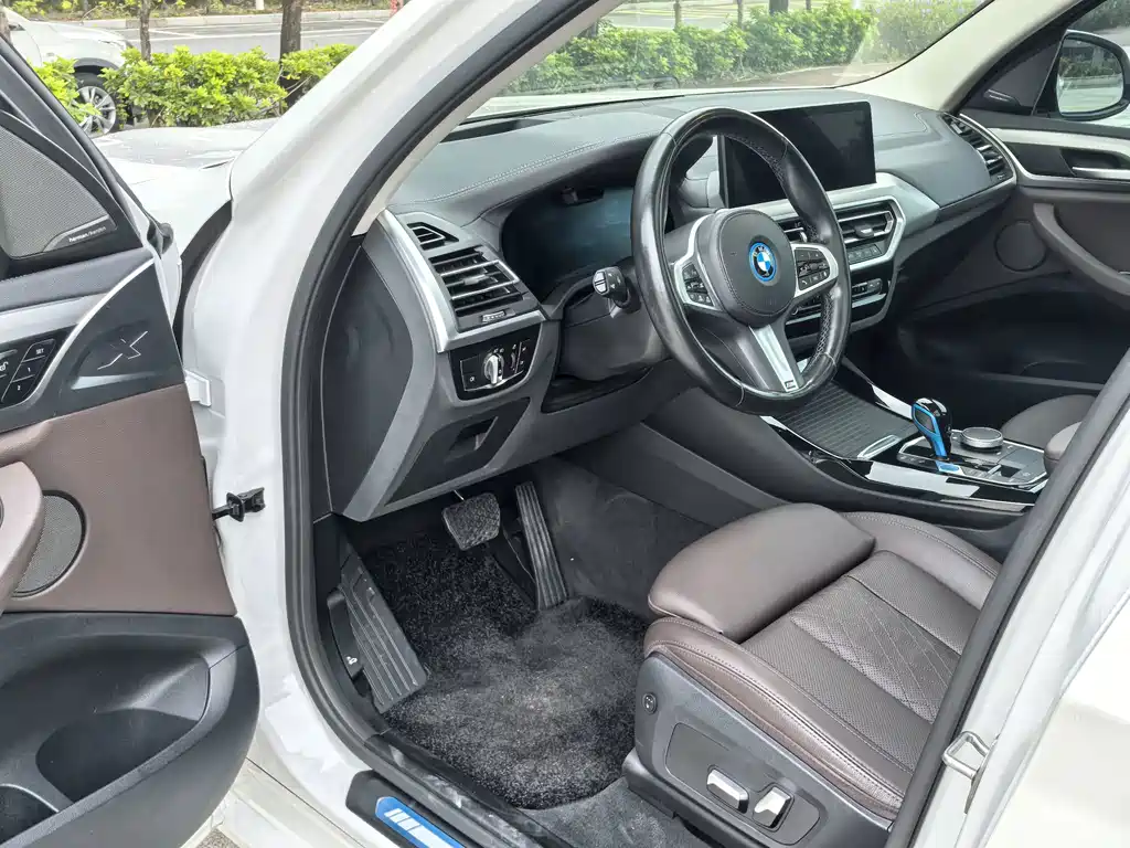 BMW iX3 — миниатюра 8