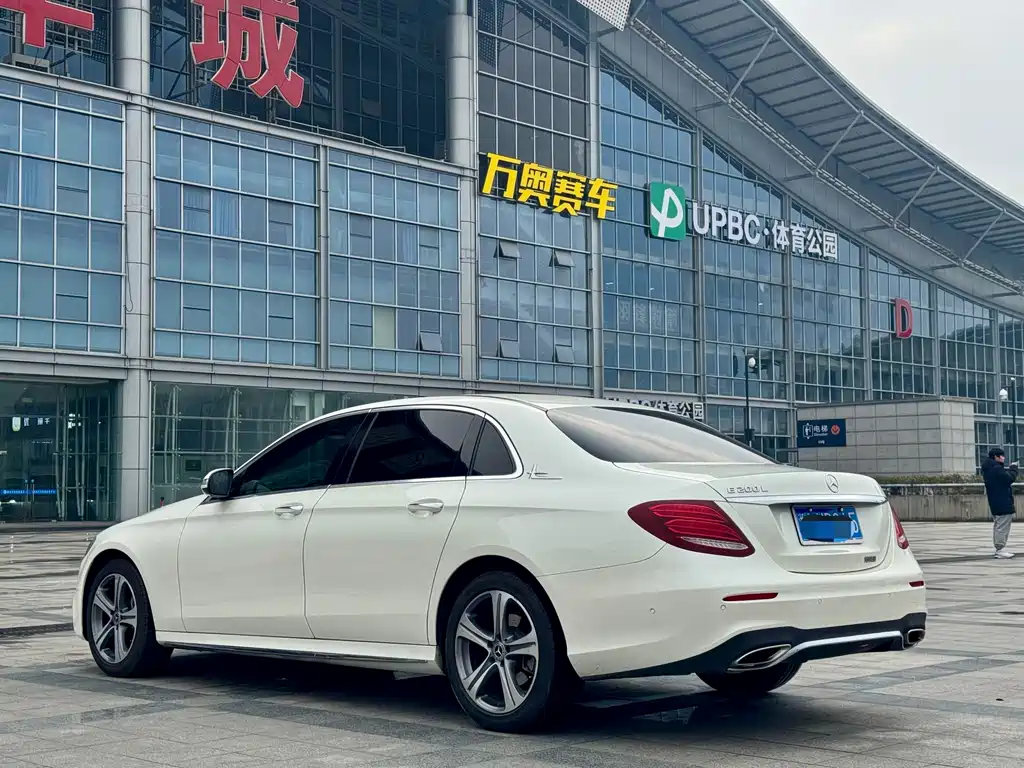 MERCEDES-BENZ E CLASS