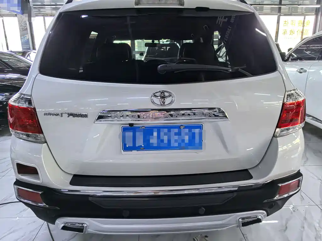 Toyota Highlander 2012 2.7L 5 мест Elite