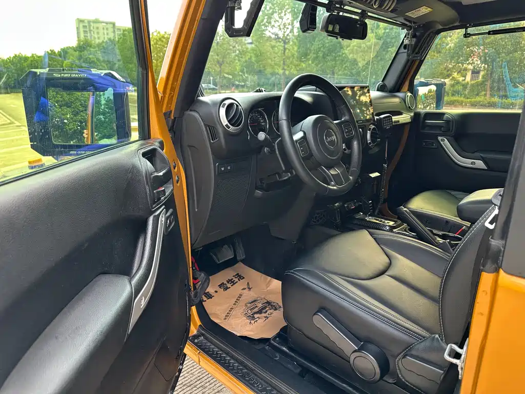 Jeep Wrangler — миниатюра 8