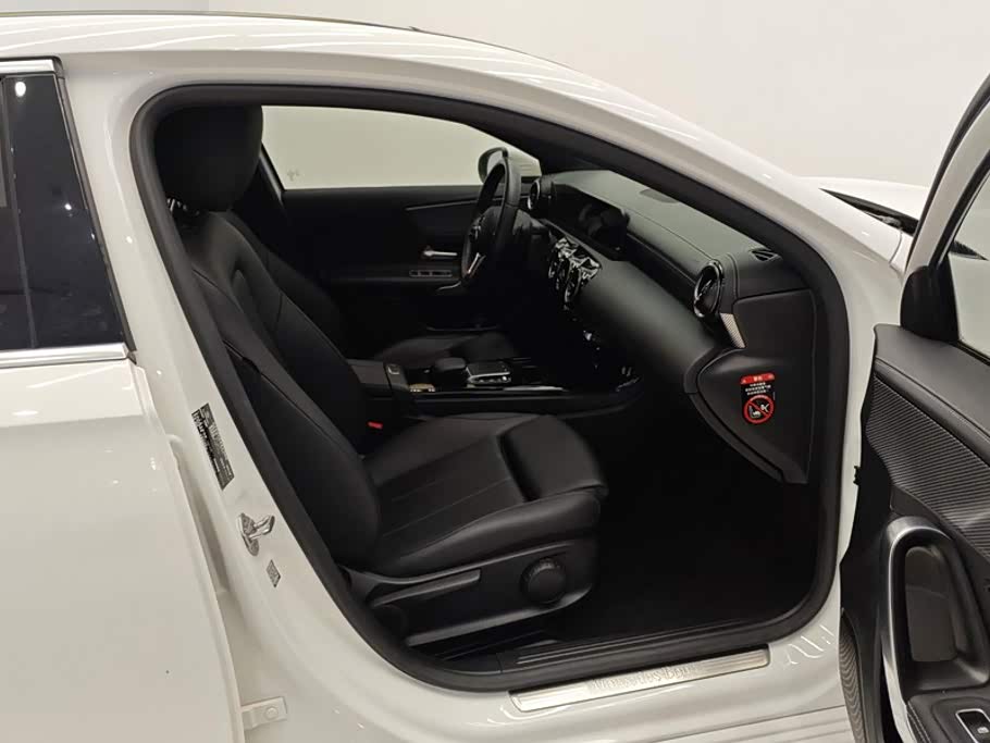 Mercedes-Benz A-Class 1.3 л 2021 г. Белый, пробег 36800 км