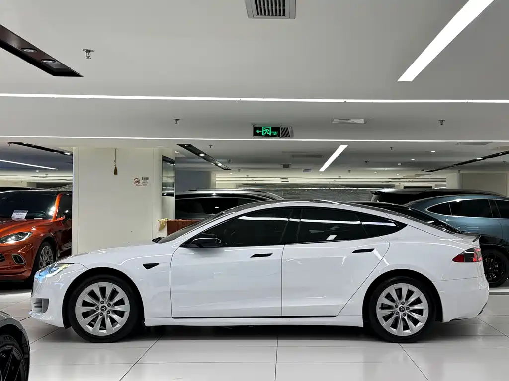 Tesla Model S — миниатюра 5