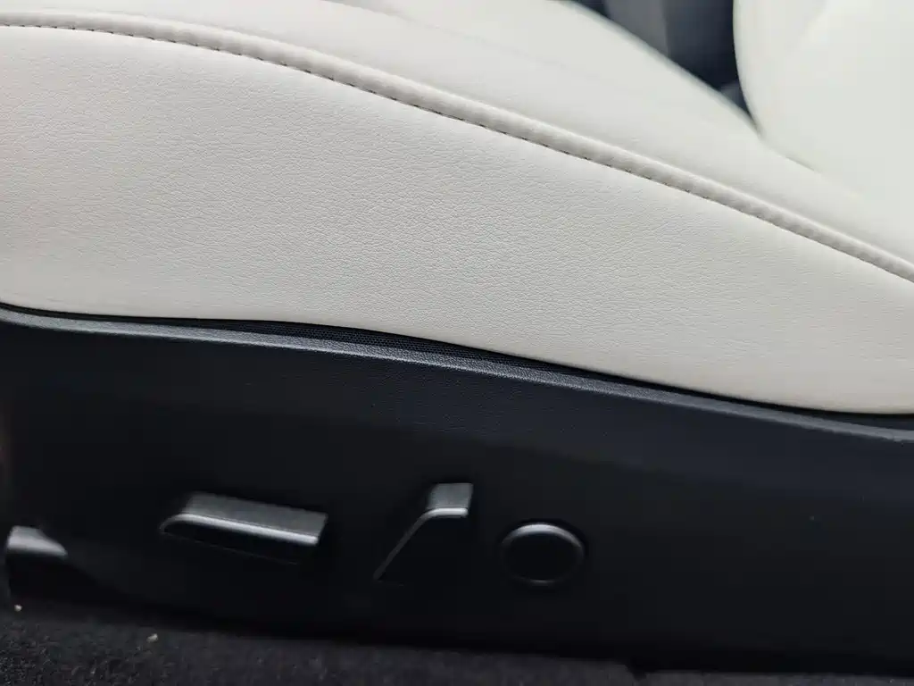 Tesla Model 3 — миниатюра 14
