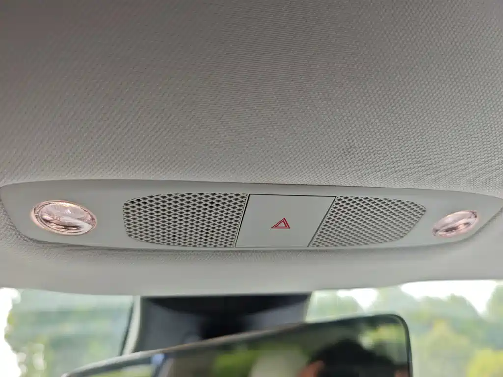 Tesla Model 3 — миниатюра 16