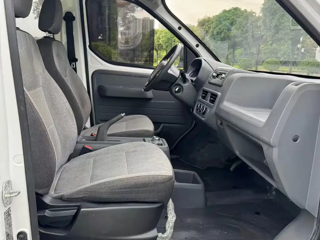 Wuling Yangguang — миниатюра 9