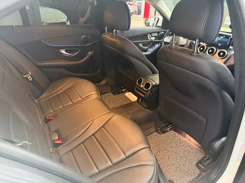 Mercedes-Benz C-Class — миниатюра 3