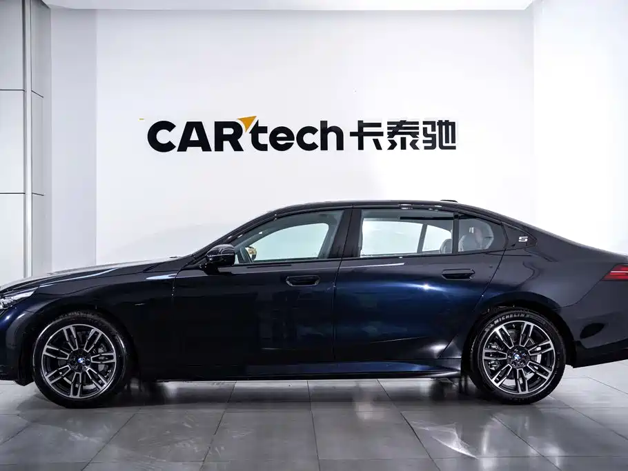 BMW 5 Series — миниатюра 7