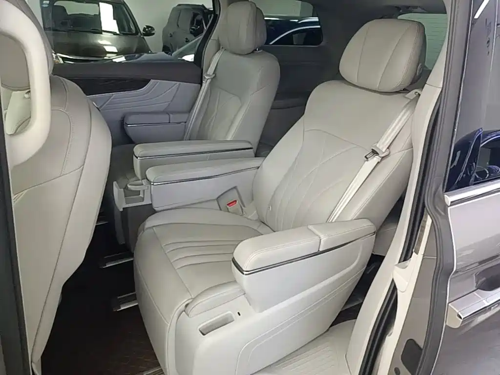 Roewe iMAX8 New Energy — миниатюра 17