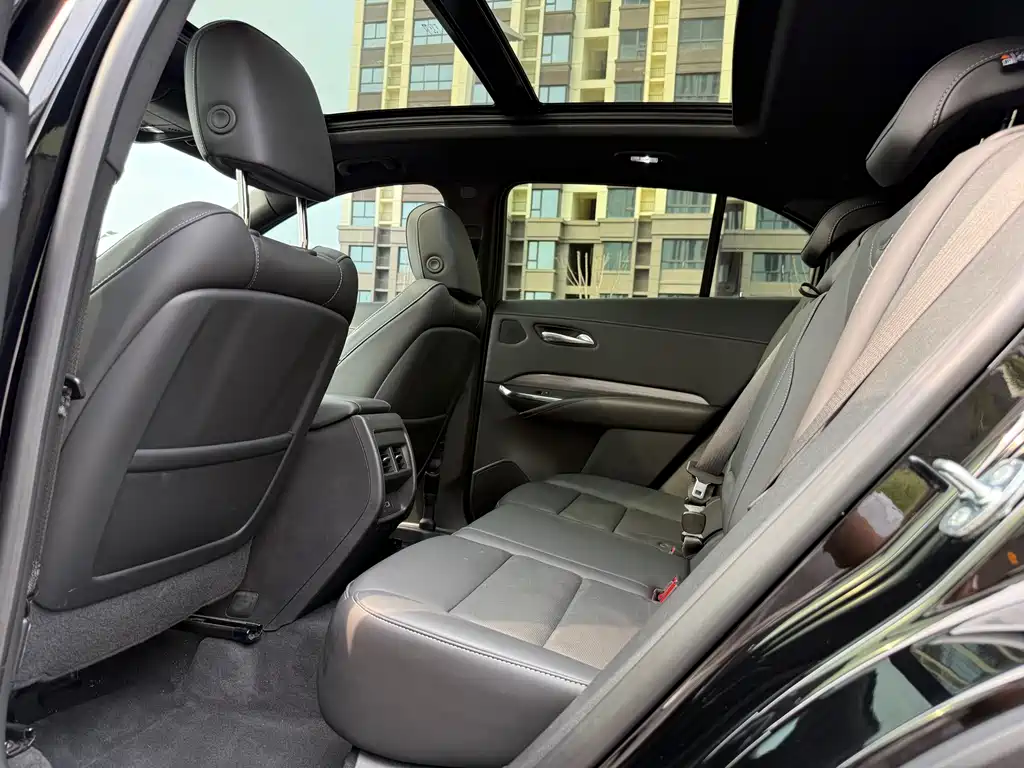 Cadillac XT4 — миниатюра 7