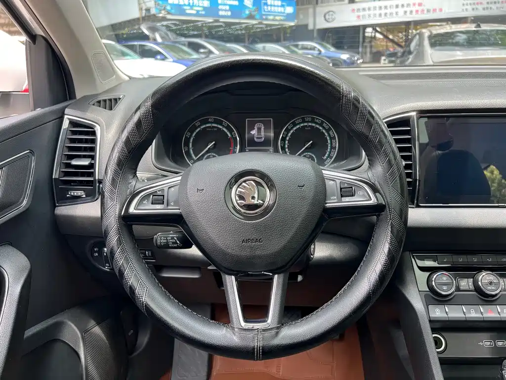 Skoda Karoq TSI280 Luxury Edition, фото 11