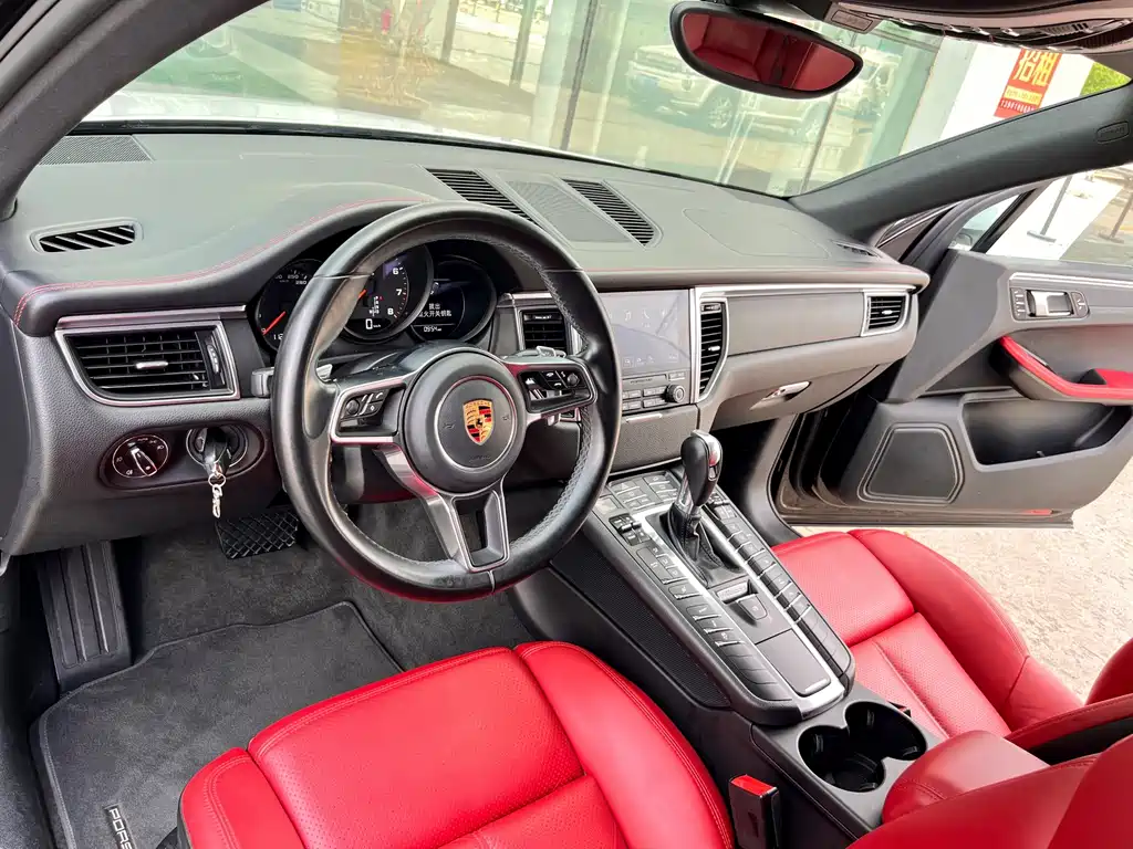 Porsche Macan — миниатюра 11