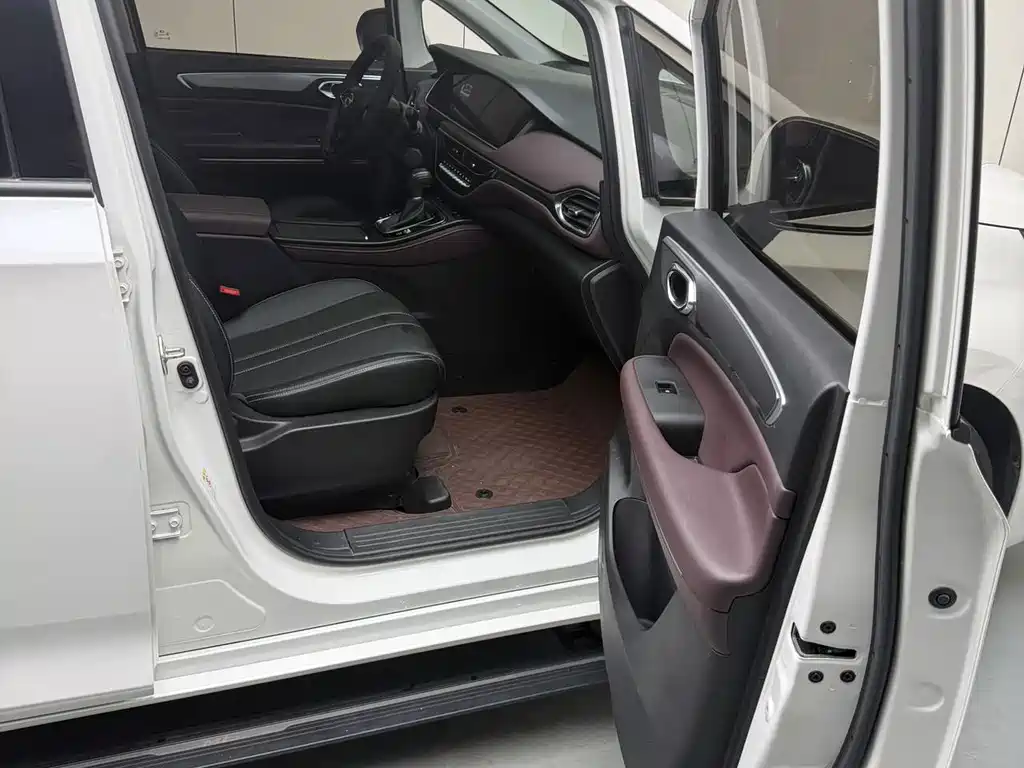 GAC Motor Trumpchi M6 — миниатюра 10