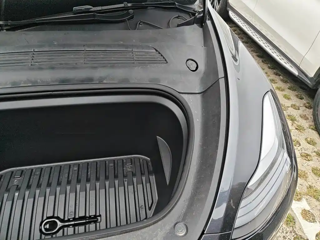 Tesla Model Y — миниатюра 22