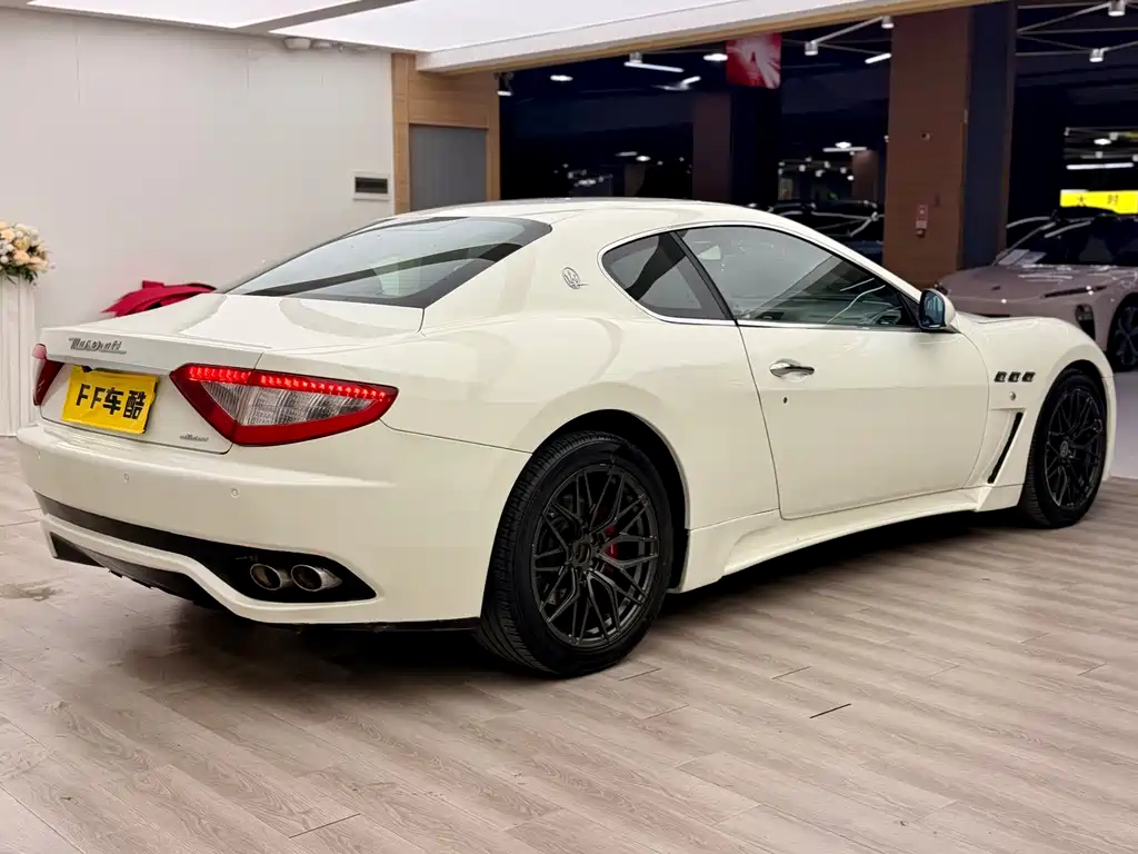 Maserati GranTurismo 2013 4.2L AT