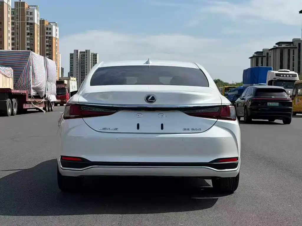 Lexus ES — миниатюра 8