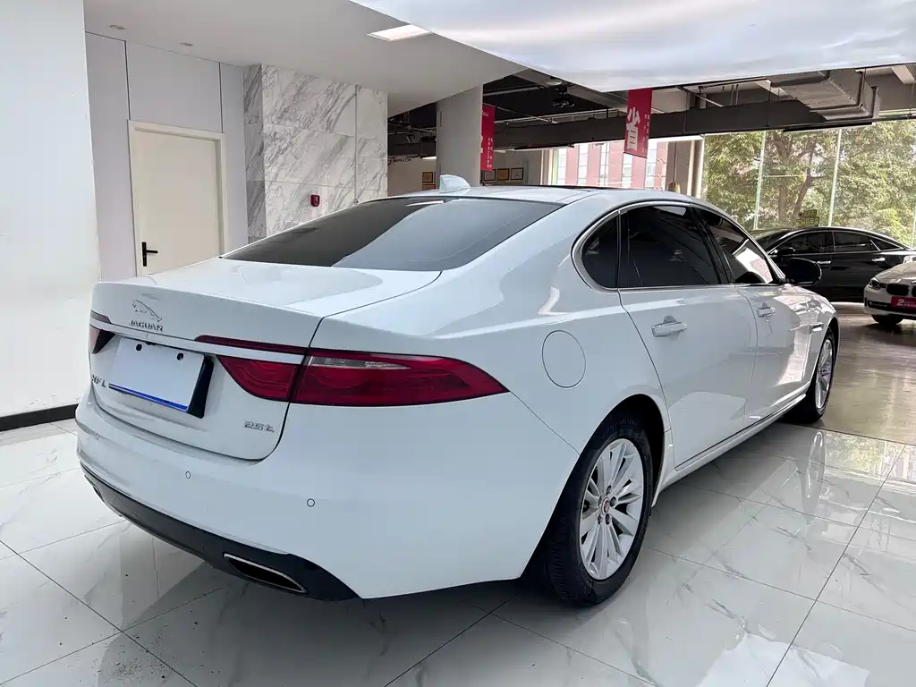 Jaguar XFL — миниатюра 7