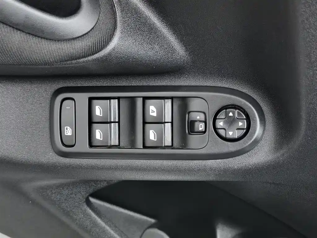 Peugeot 301 2014 1.6L AT Comfort