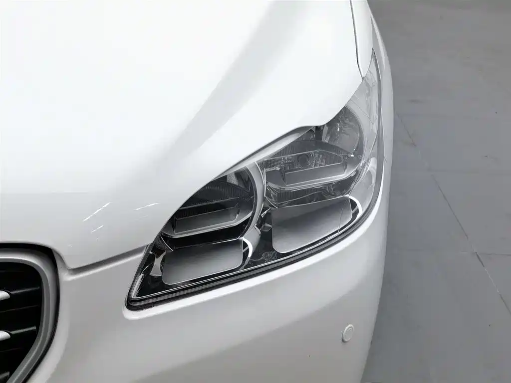 Peugeot 301 2014 1.6L AT Comfort