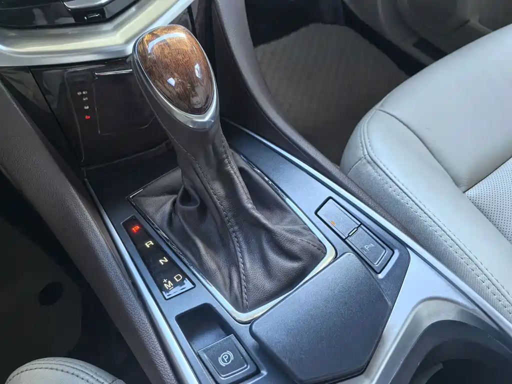 Cadillac SRX — миниатюра 7