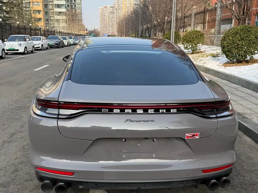 PORSCHE PANAMERA