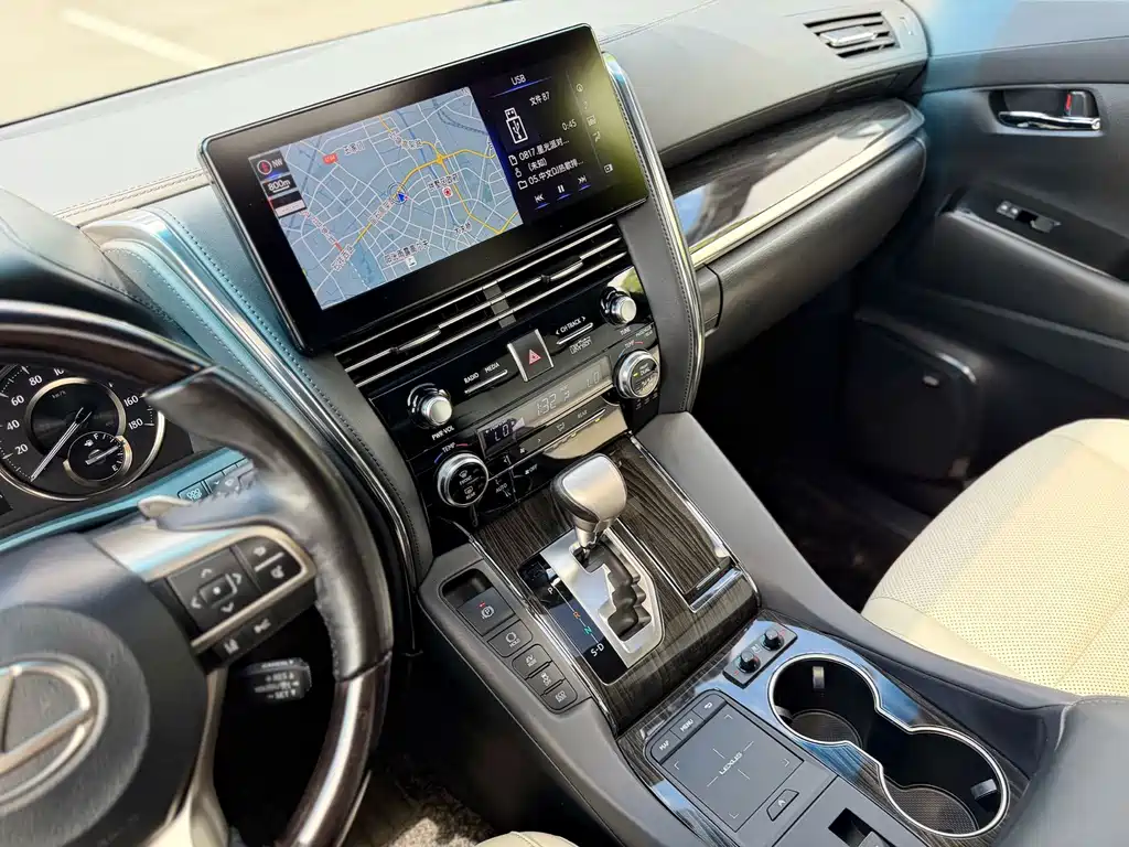 Lexus LM — миниатюра 9