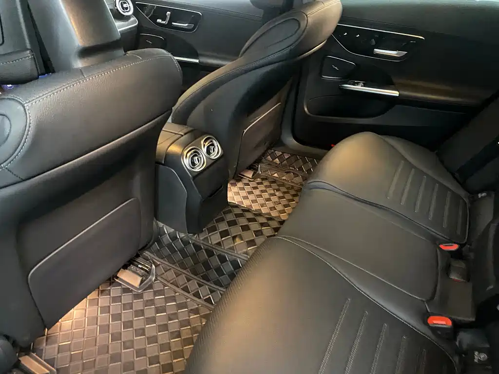 Mercedes-Benz C-Class — миниатюра 19