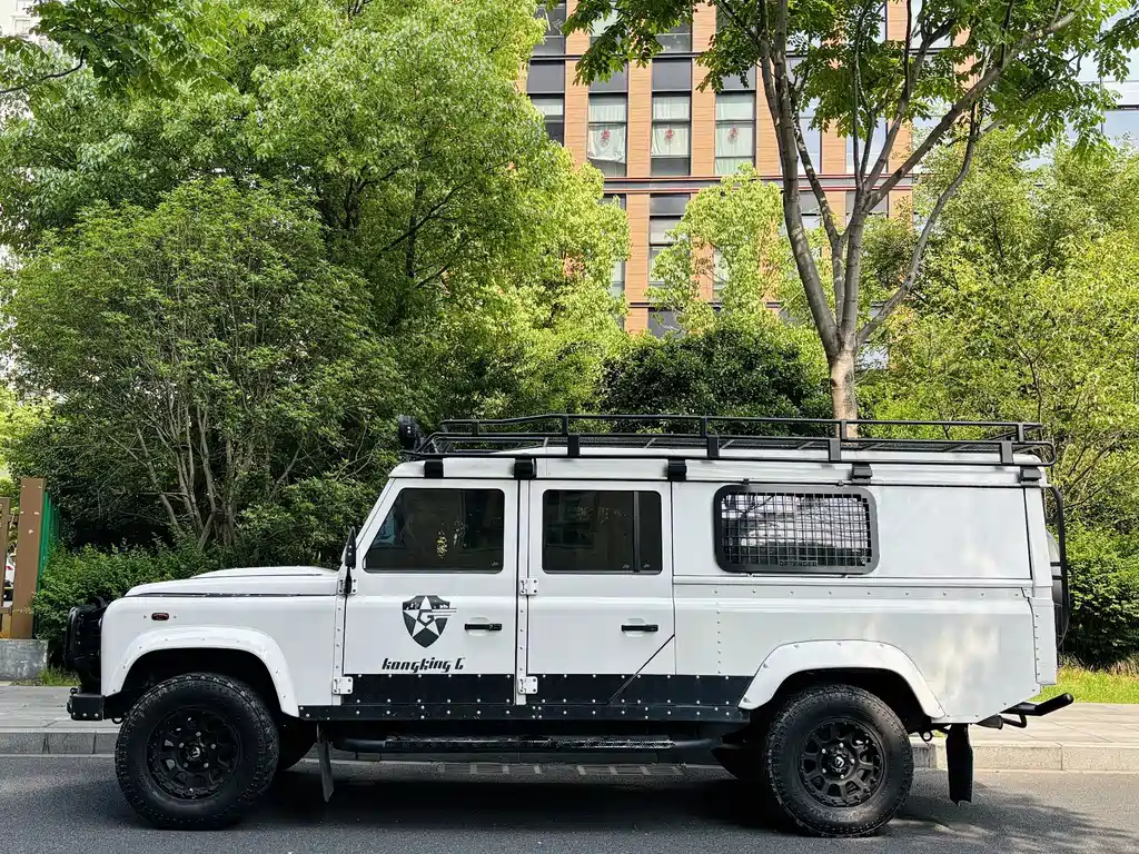 Land Rover Defender — миниатюра 3